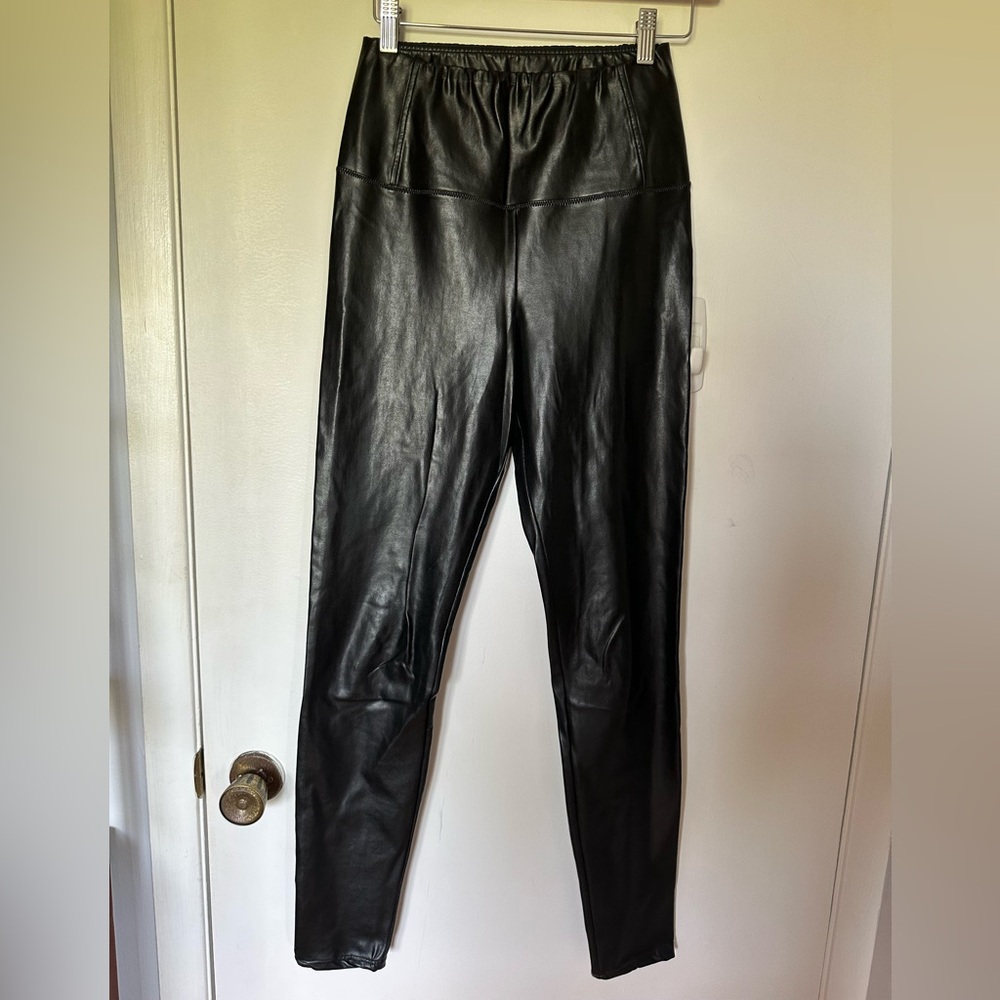 Wilfred Free Black Daria vegan Leather leggings
